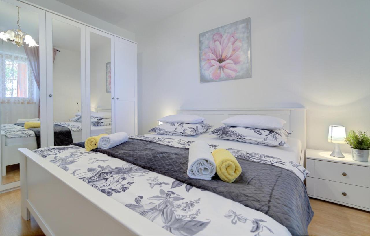 Josipa & Jelena Apartment เซนญ์ ภายนอก รูปภาพ